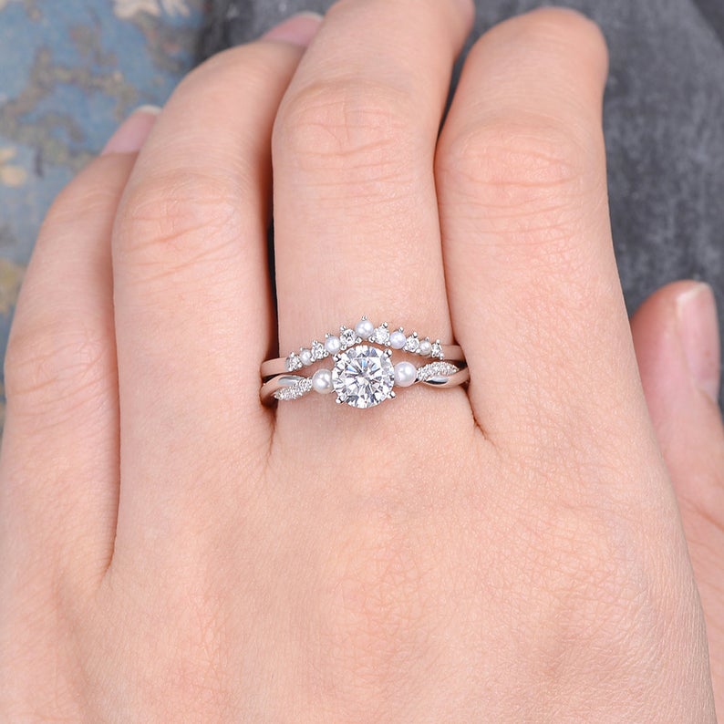 0.50 CT Round Twisted Pave Moissanite Bridal Ring Set